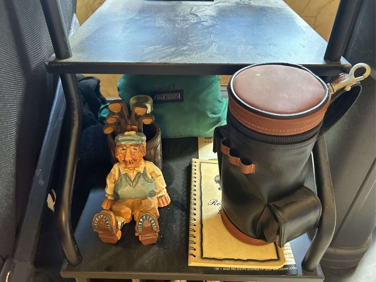 lot-of-golf-accessories/decor-image-5