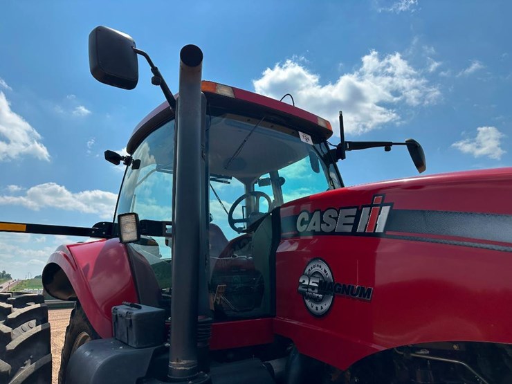 2015-case-ih-magnum-315-image-19