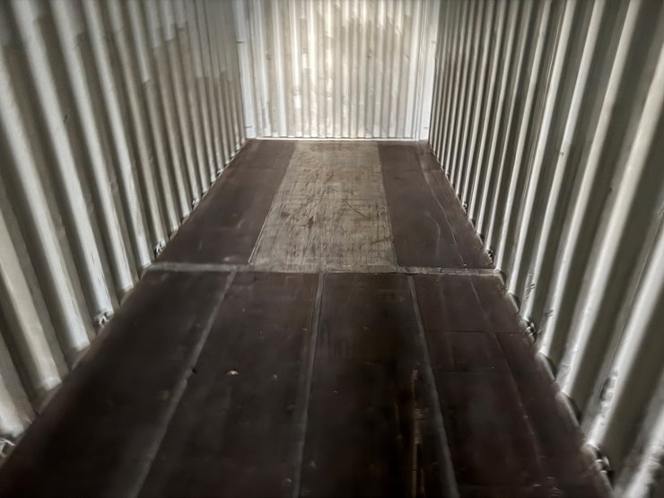 #4426-•-40'-shipping-container-image-6