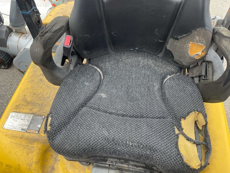 #1366-•-yale-5000-lb.-capacity,-pneumatic-forklift-(o3)-image-10