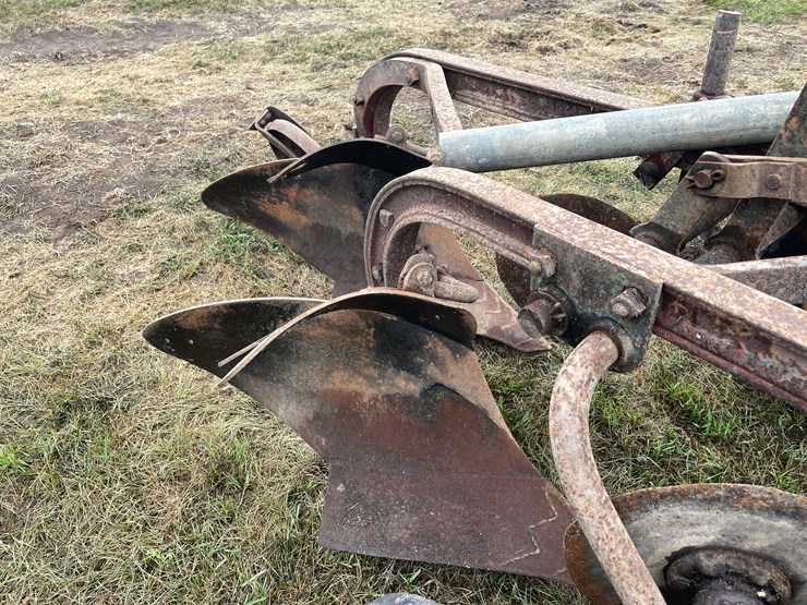 #7460-•-unknown-brand-2-bottom-plow-image-17