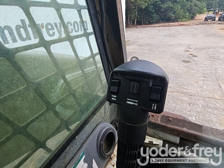 2007-bobcat-t300-image-46
