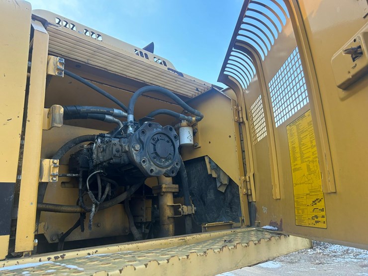 2005-deere-450-lc-image-23