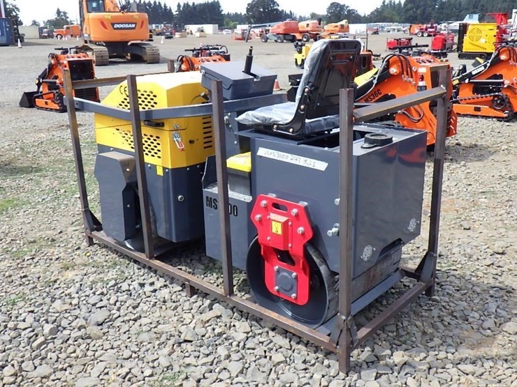 2025-miva-ms1000-ride-on-roller-image-2