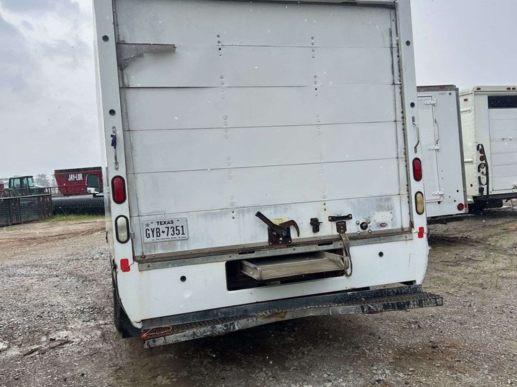 2011-gmc-3500-image-3
