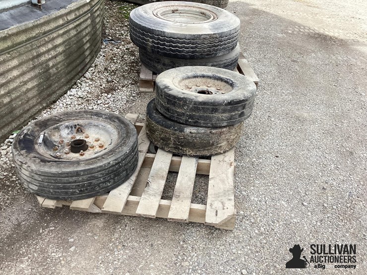 2775x375-14.5-tires-&-rims-image-9