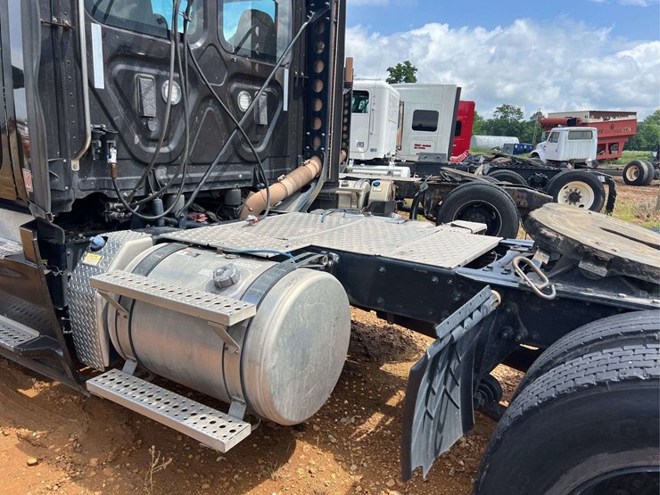 2017-freightliner-s/a-daycab-truck-*inop-image-12