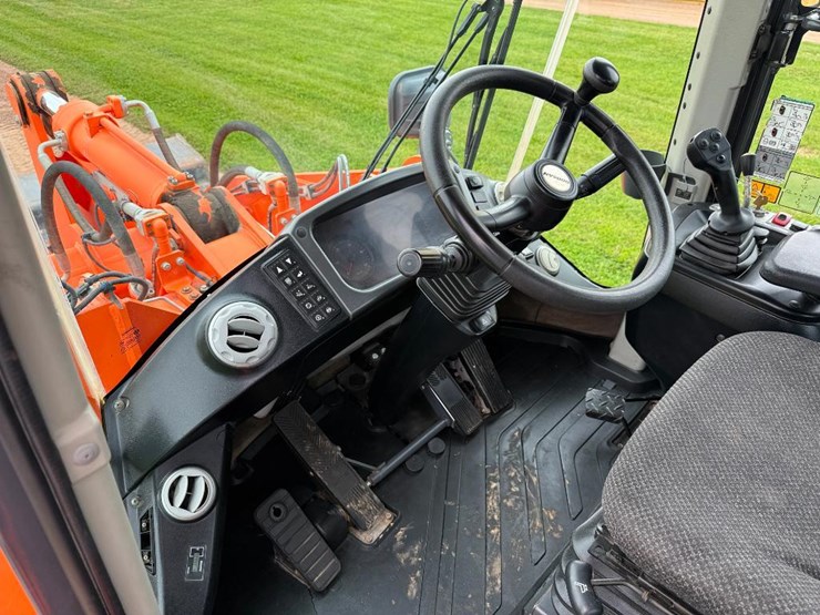 2017-doosan-dl220-5-image-48
