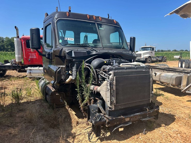 2017-freightliner-daycab-truck-front-cut-off-*inop-image-5