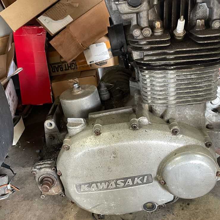 #2114 • Kawasaki Motorcycle Engine (CW)