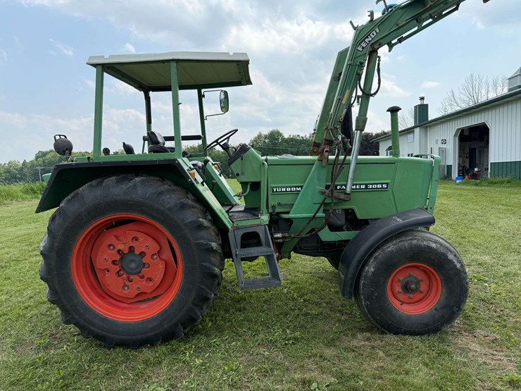 low-hour-fendt-306ls-with-loader-image-5