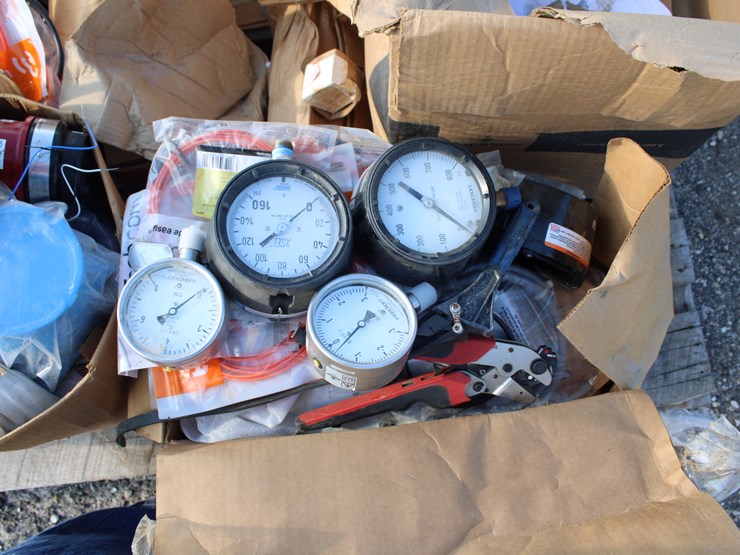 #1036-•-misc-gauges,-transmitters,-and-repair-kit-image-3