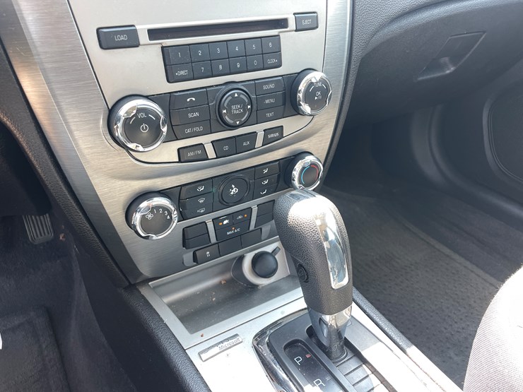 #6296-•-2010-ford-fusion-se-sedan-(has-wi-title)-image-27