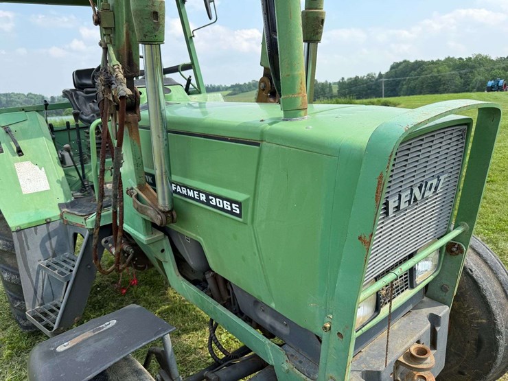 low-hour-fendt-306ls-with-loader-image-16