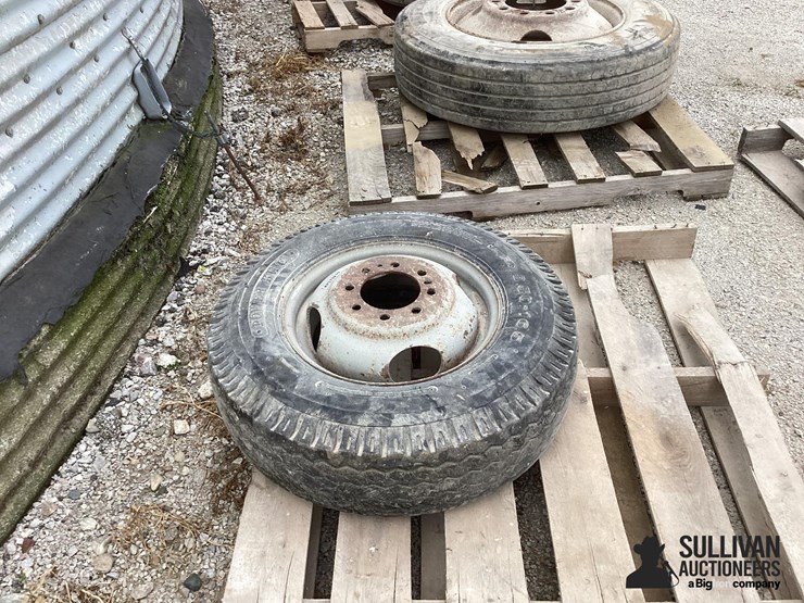 9.5-16.5-tires-&-rims-image-5