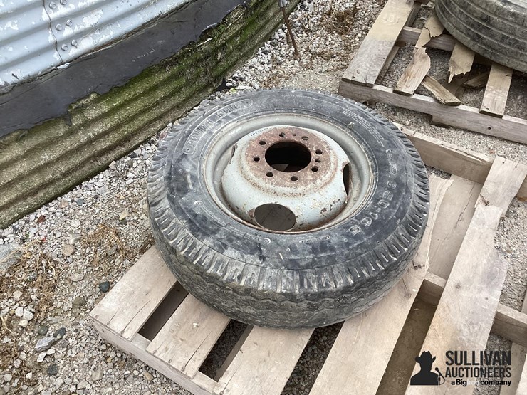 9.5-16.5-tires-&-rims-image-6