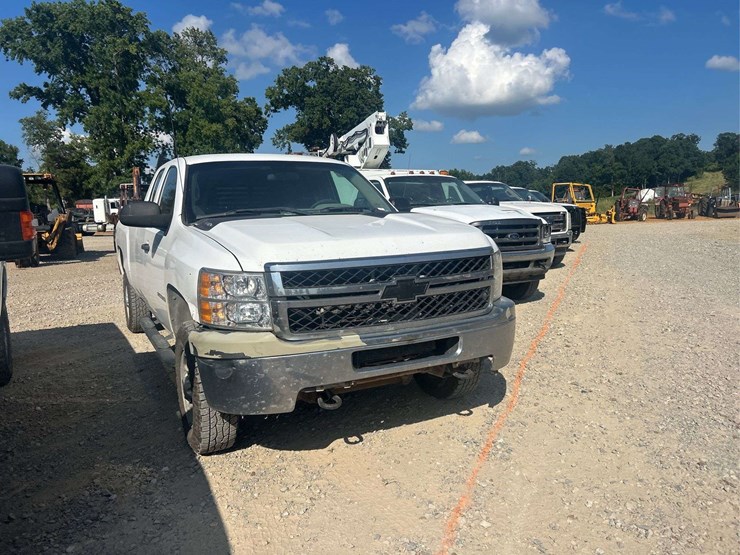 2011-chevy-2500-ext-cab-4x4-pickup-image-5