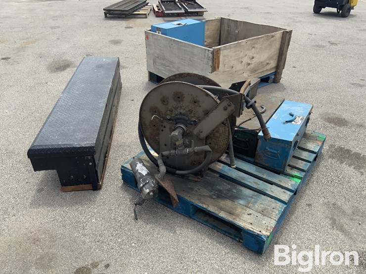 electrical-components,-retractable-hose-reel-&-tool-chests-image-2
