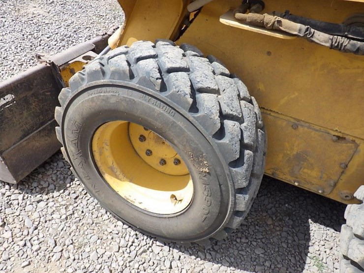 john-deere-skid-steer-loader-image-29
