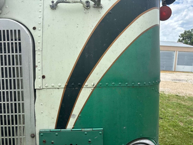 white-freightliner-cabover-semi-image-38
