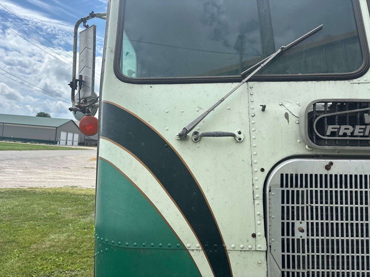 white-freightliner-cabover-semi-image-46