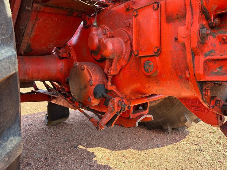 1957-case-900-tractor-image-17