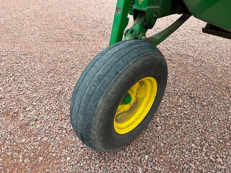 john-deere-820-image-22