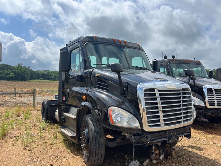 2015-freightliner-s/a-daycab-truck-*inop-image-5