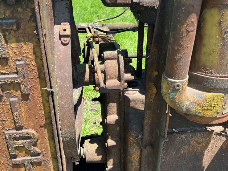 caterpillar-thirty-image-45