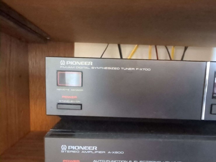 vintage-pioneer-complete-audio-system-lot---receiver/turntable/cd/tape/tuner-and-speakers-with-cabinet-image-5