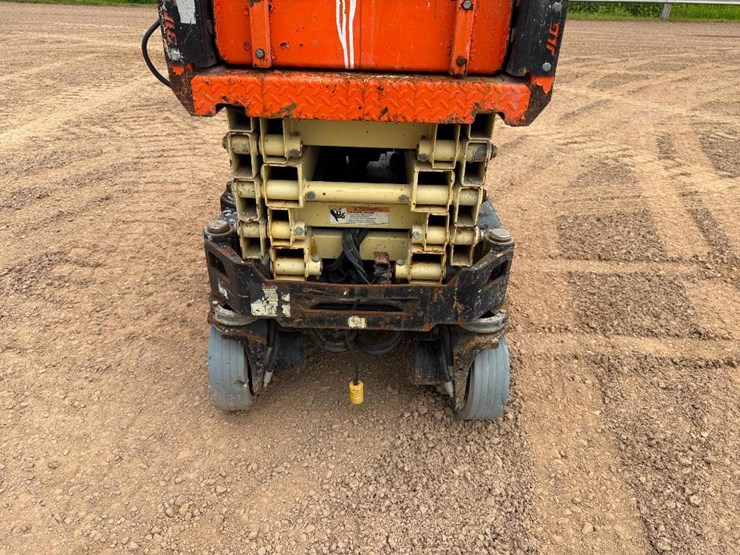 2017-jlg-1932r-image-7