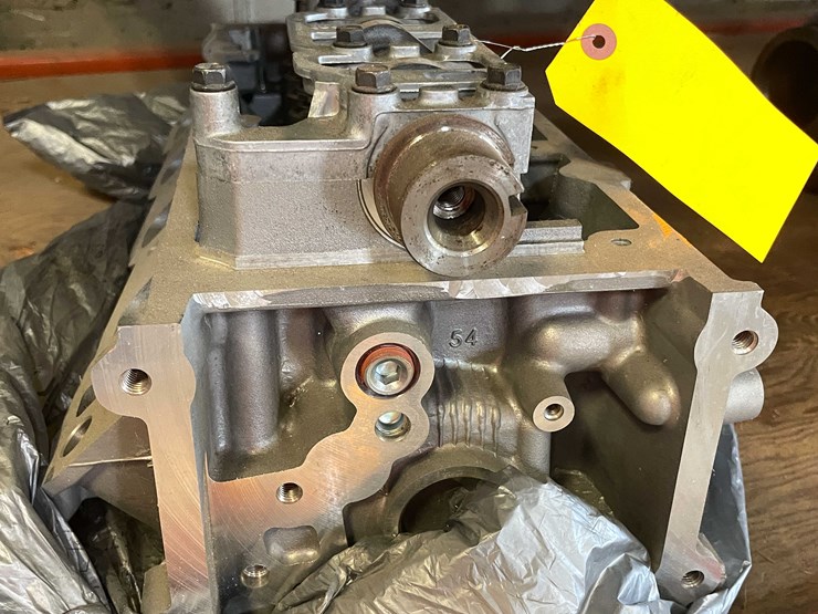 #2136-•-ford-cylinder-head-(pr3)-image-2
