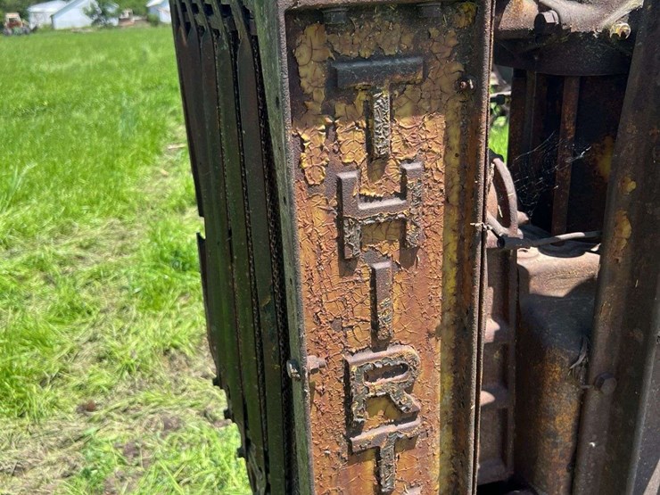 caterpillar-thirty-image-11