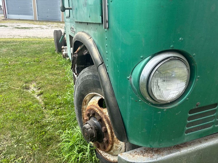 white-freightliner-cabover-semi-image-55