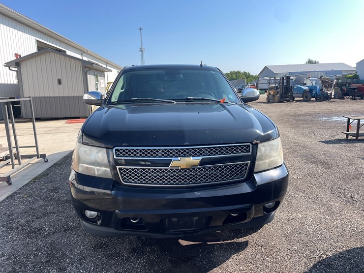 #6288-•-2008-chevy-suburban-(has-wi-title)-image-2