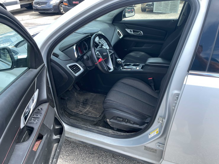 #1292-•-2015-gmc-terrain-awd-(has-wi-title)-(of)-image-24
