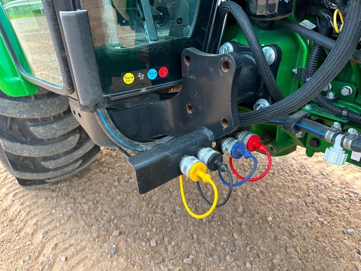 2018-john-deere-3033r-image-30