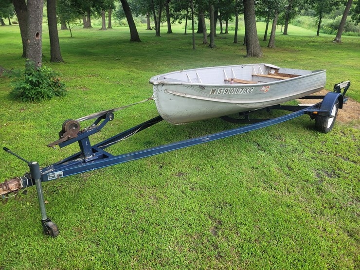 #1355-•-aluminum-boat-and-bayliner-trailer-(has-registration-card)-(located-in-dalton,-wi-)-image-3
