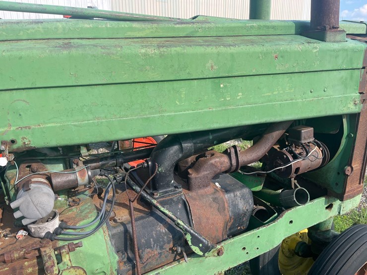 antique-john-deere-tractor-image-12