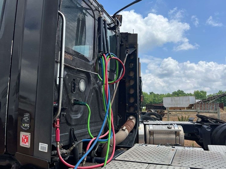 2018-freightliner-t/a-daycab-truck-*inop-image-11