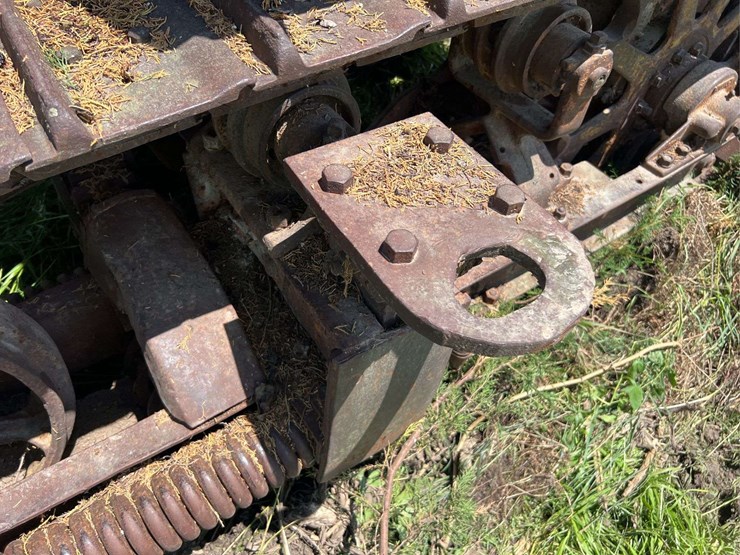 caterpillar-thirty-image-50