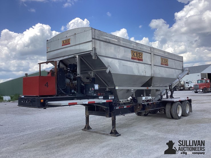 2018-kbh-t/a-fertilizer-trailer-image-1