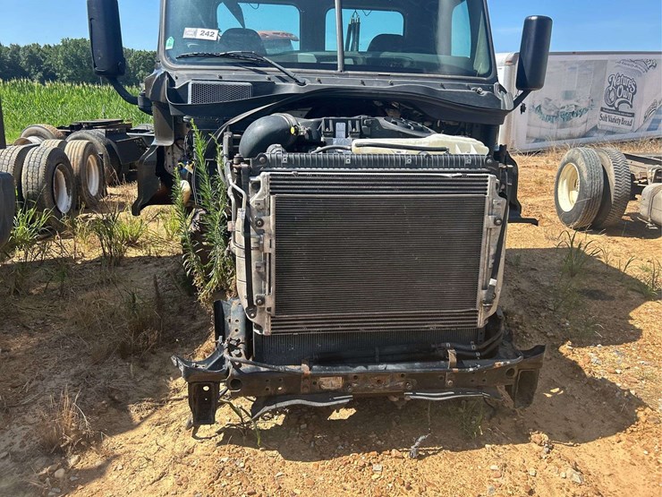 2017-freightliner-daycab-truck-front-cut-off-*inop-image-6