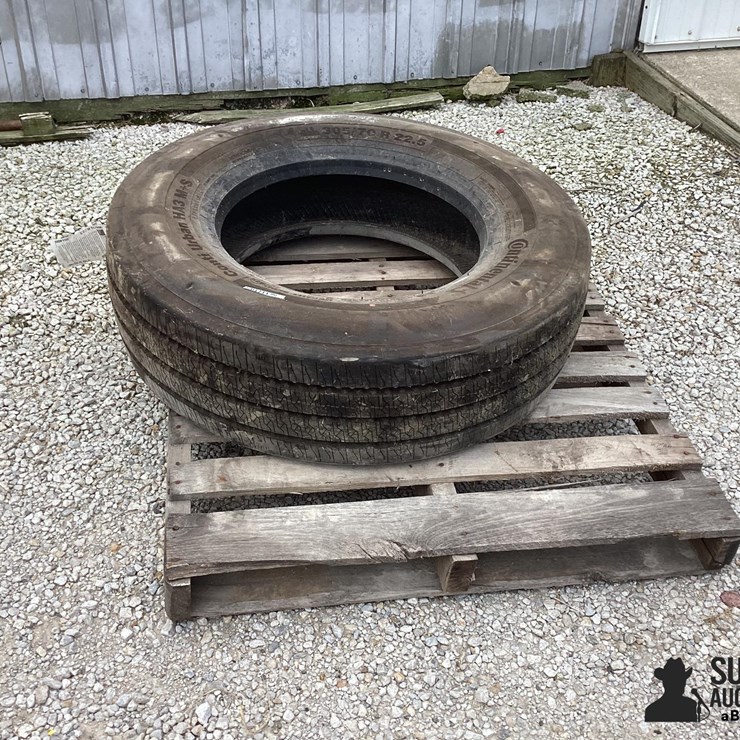 305/70R22.5 Tire