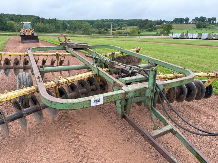 john-deere-210-image-15