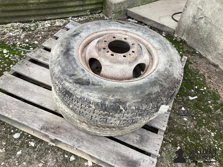8.75r16.5-tires-&-rim-image-8