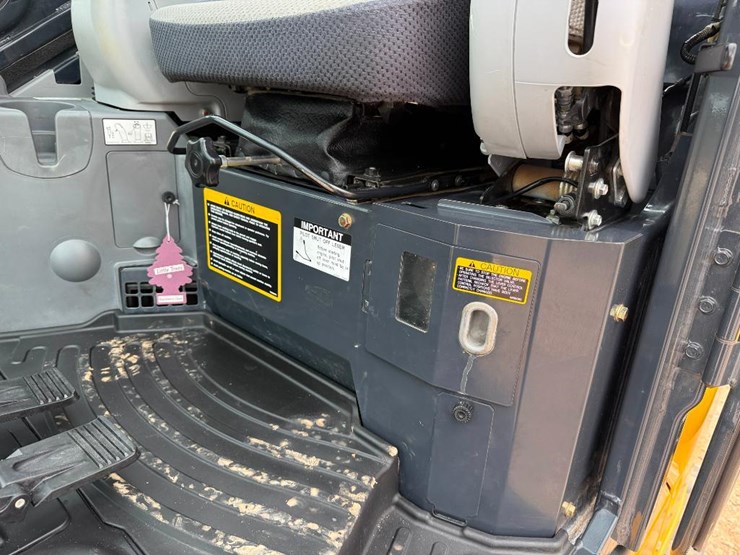 2021-deere-60g-image-48