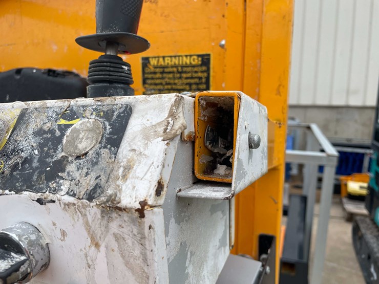 #1369-•-10'-scissor-lift-(o2)-image-40