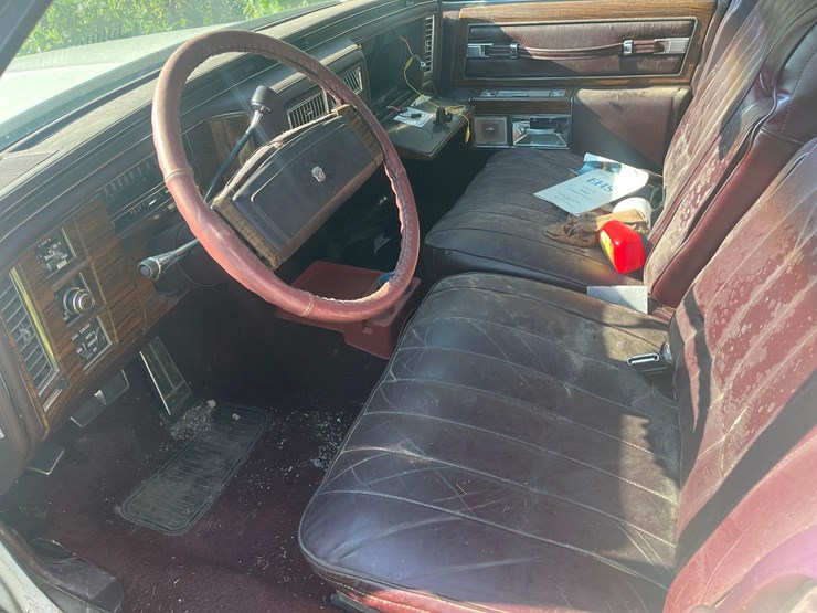 cadillac-deville-sedan-image-5
