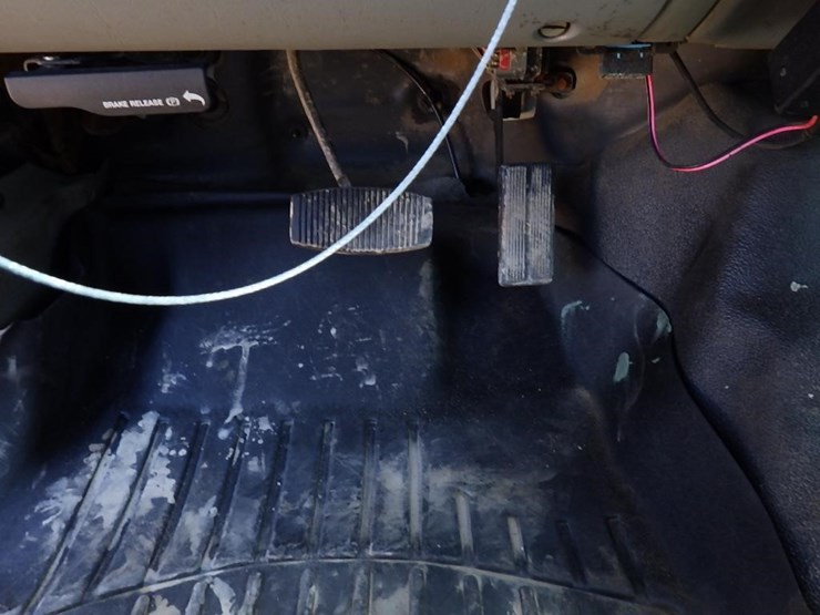 2004-ford-f550-image-18